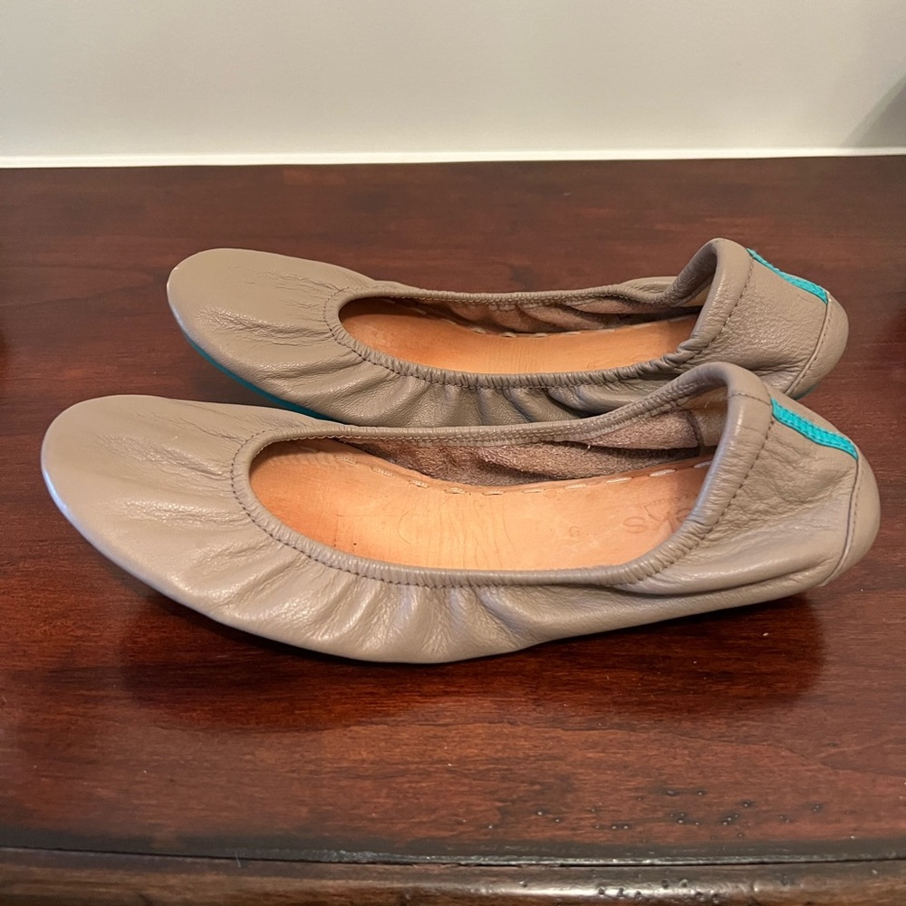 Tieks Taupe Leather Ballet Flats with Teal Accent